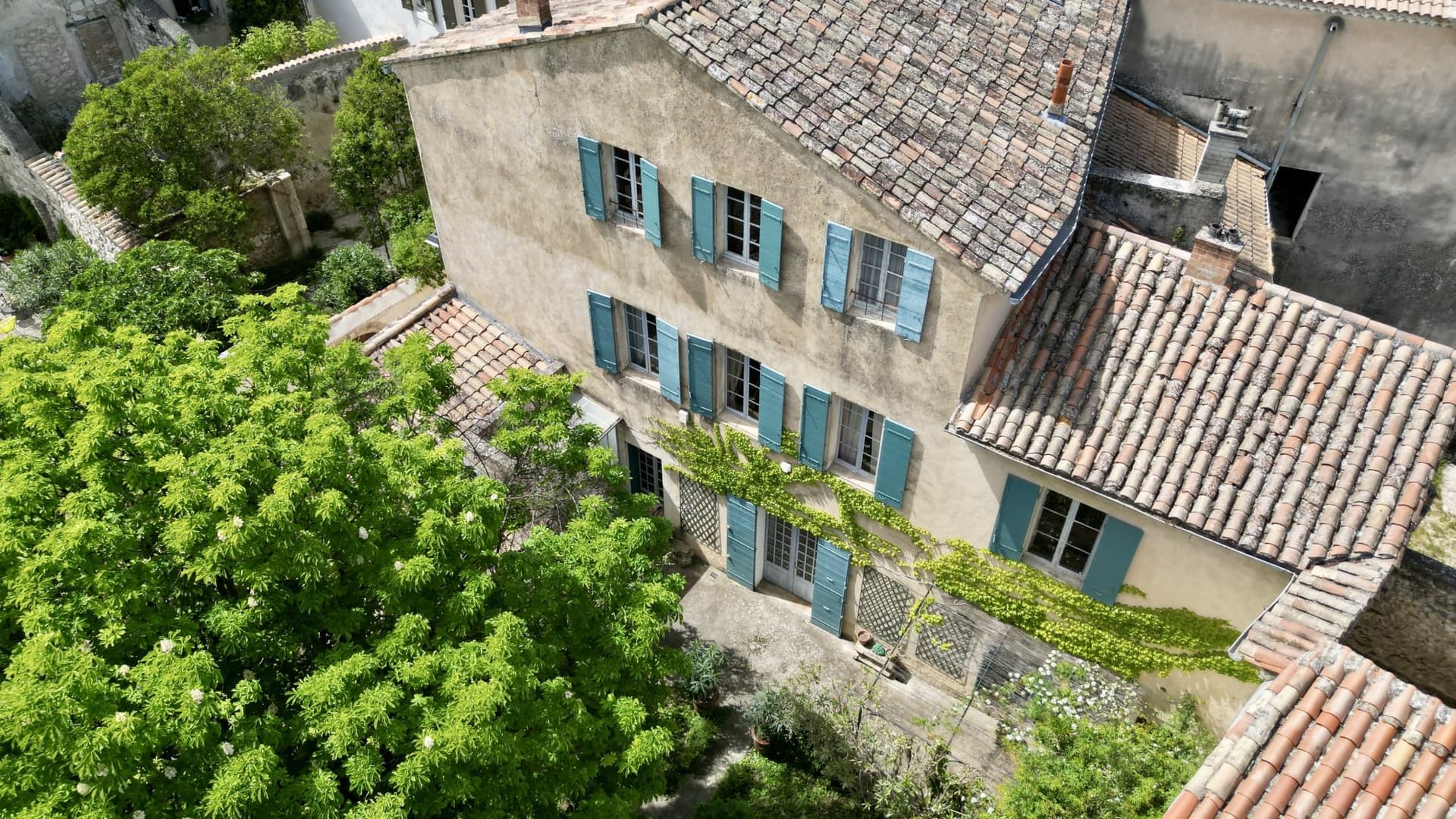 Charming Bourgeois House With Garden And Terrace In Historic Pernes-les-Fontaines