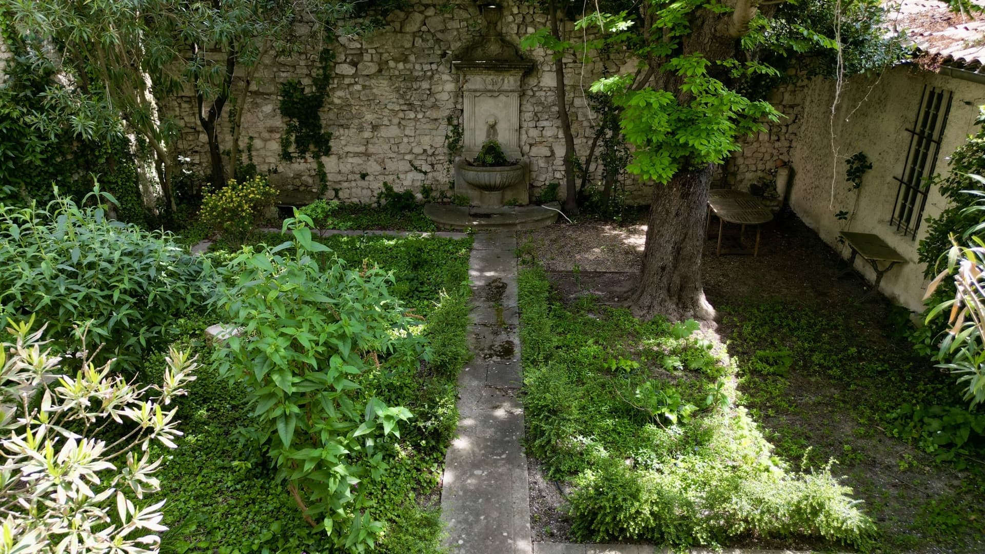 Charming Bourgeois House With Garden And Terrace In Historic Pernes-les-Fontaines 3