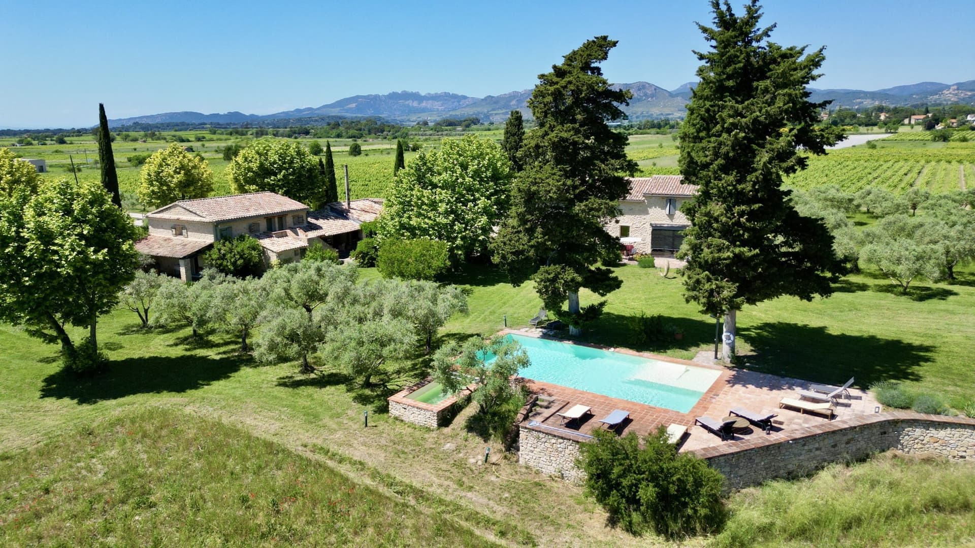 Renovated Provençal Mas With Independent Gîtes And Views Of Mont Ventoux 2