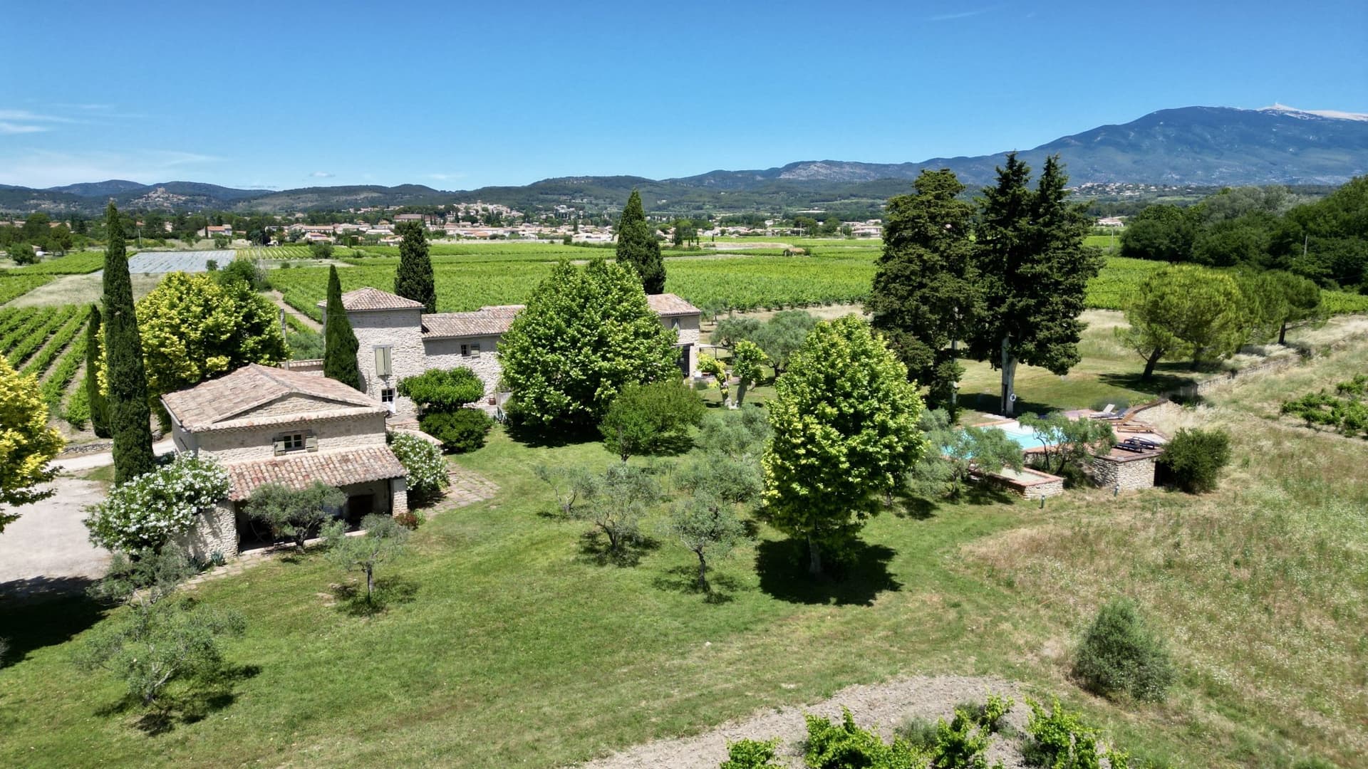 Renovated Provençal Mas With Independent Gîtes And Views Of Mont Ventoux 3