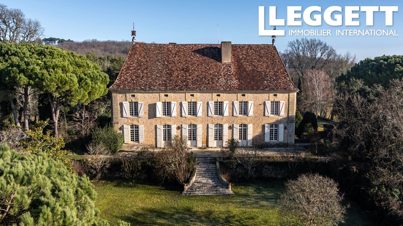 Charming 18th Century Manor House Overlooking The Dordogne Valley — Manor House for sale in Dordogne, France
