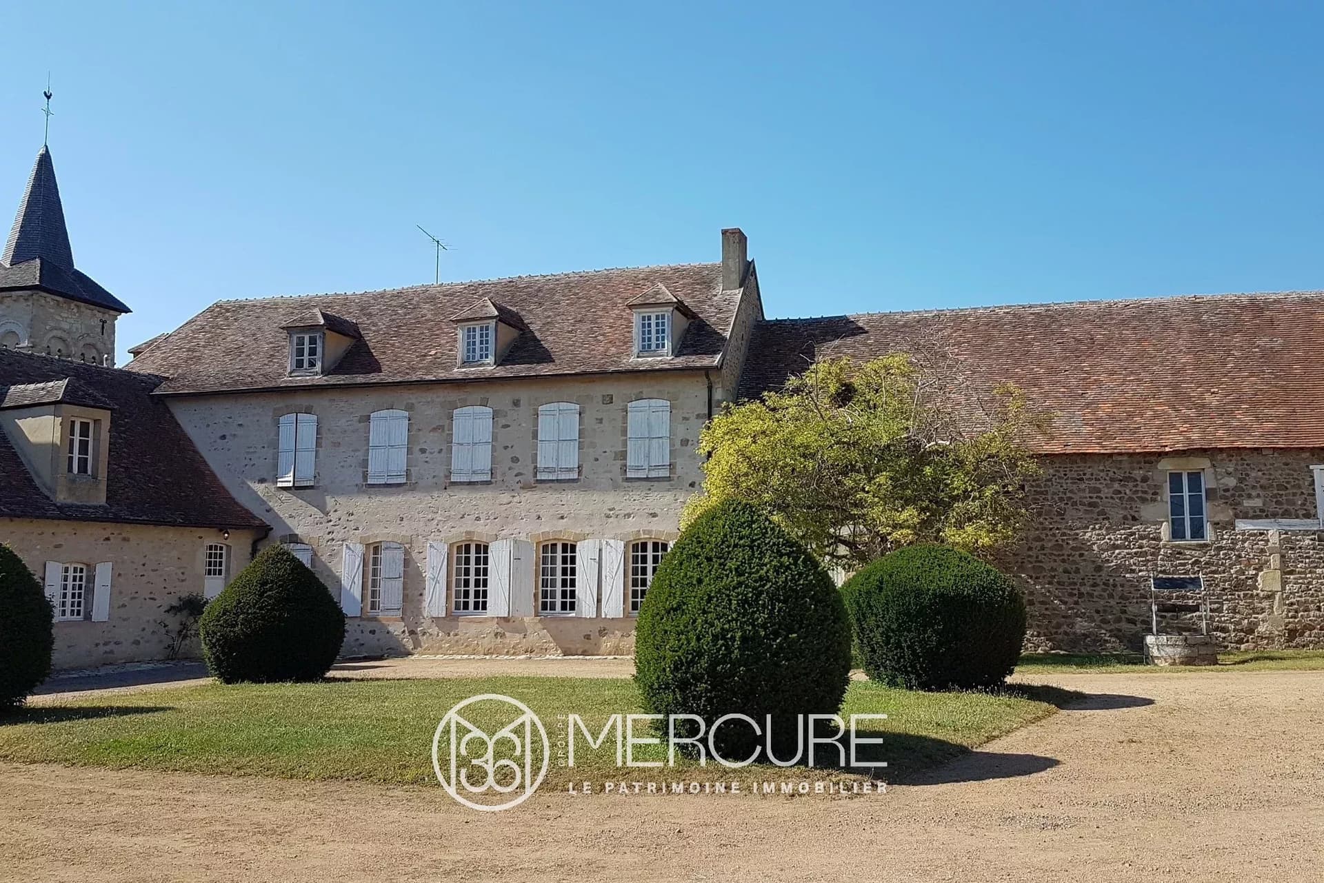 Allier A Charming 17th Century Estate With Spacious Lands