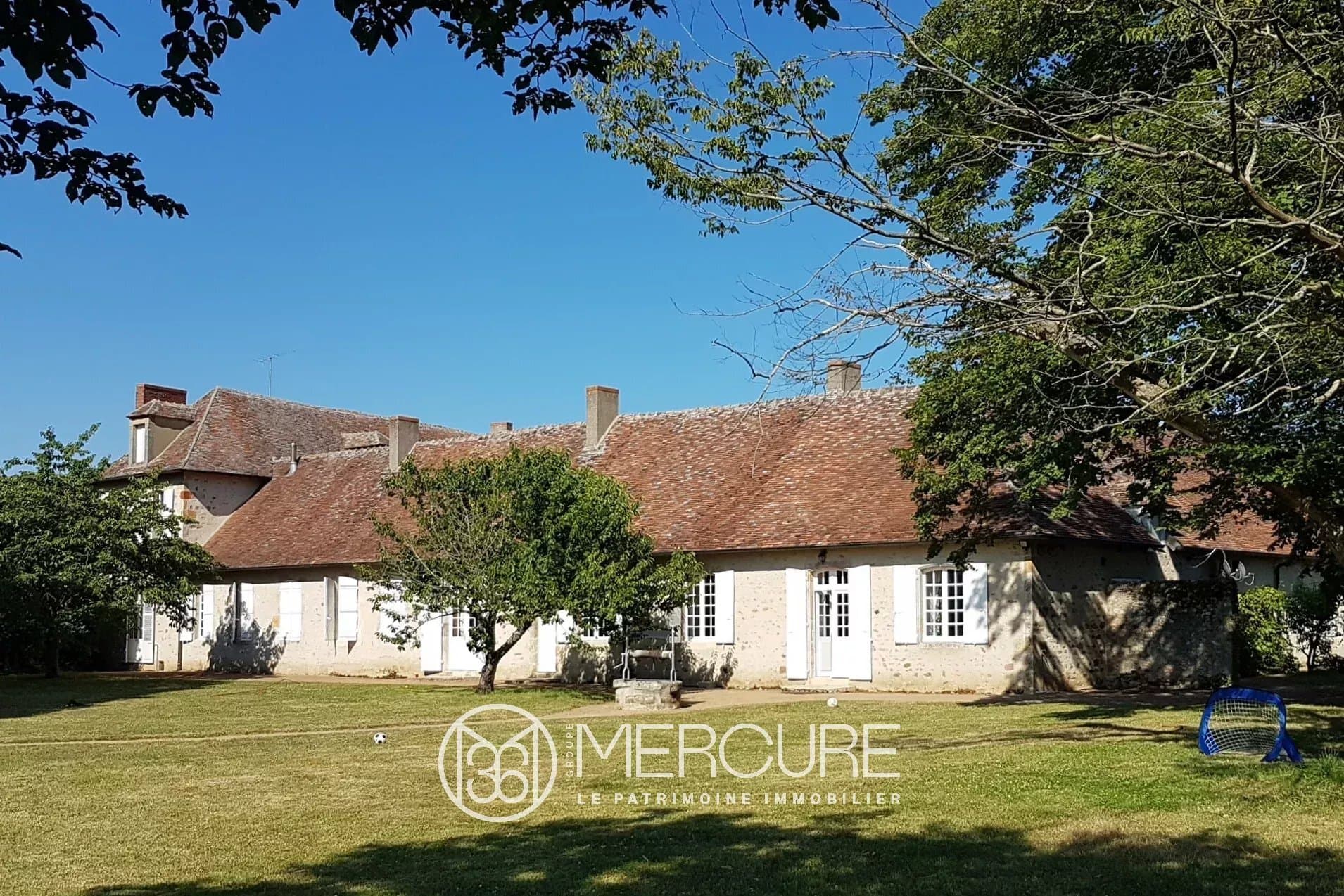 Allier A Charming 17th Century Estate With Spacious Lands 2