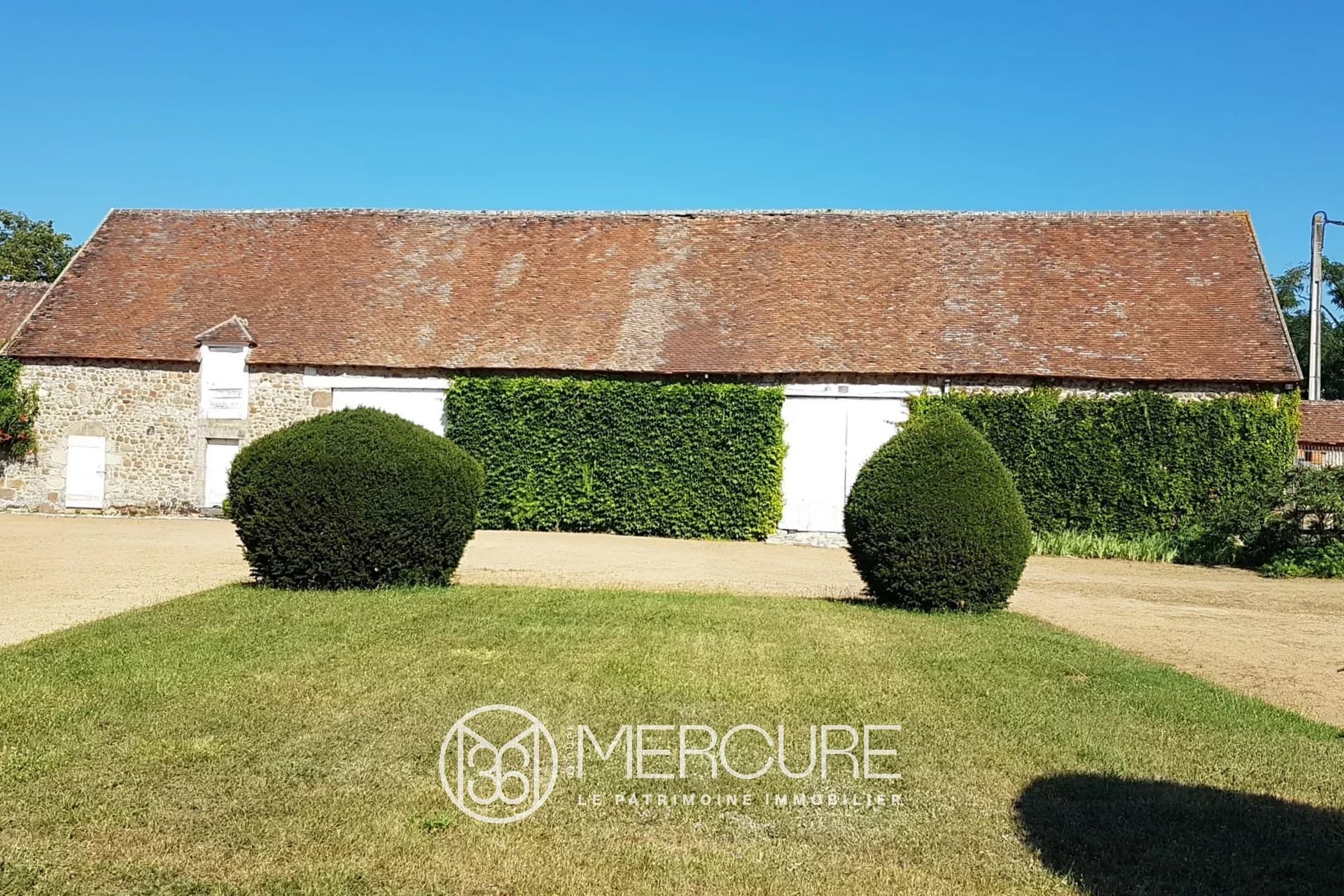 Allier A Charming 17th Century Estate With Spacious Lands 4
