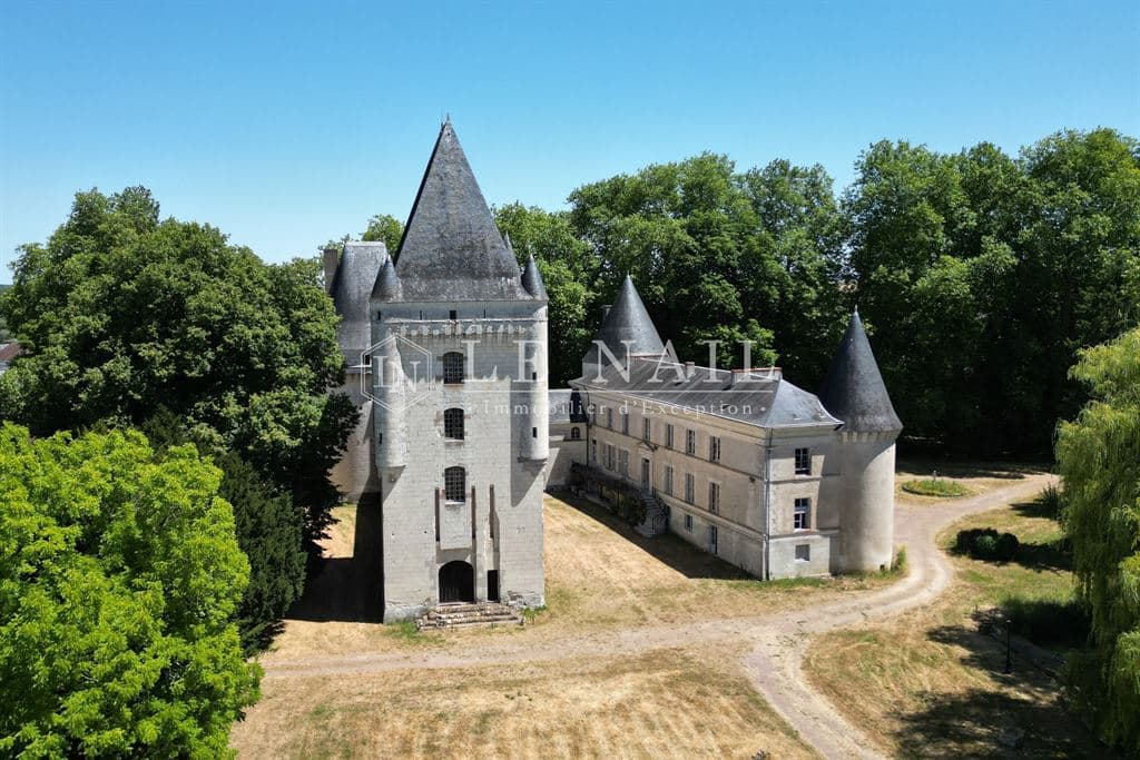 Historic Castle Complex with Extensive Grounds and Outbuildings 2