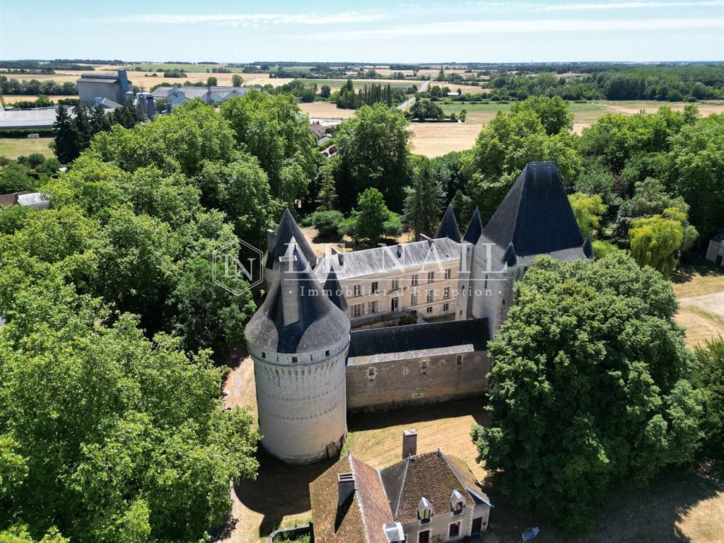 Historic Castle Complex with Extensive Grounds and Outbuildings 4