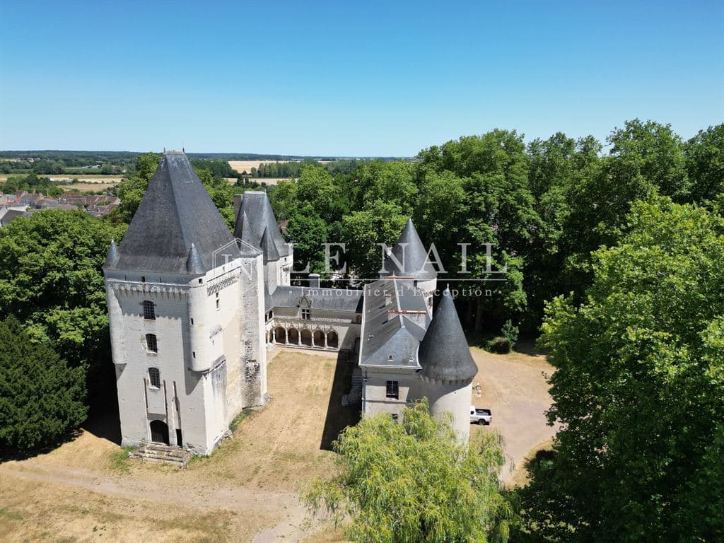 Historic Castle Complex with Extensive Grounds and Outbuildings 5