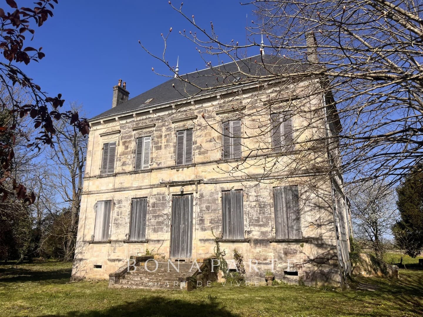 Château with 316 Sqm Living Space and 5 Bedrooms in the Médoc 3