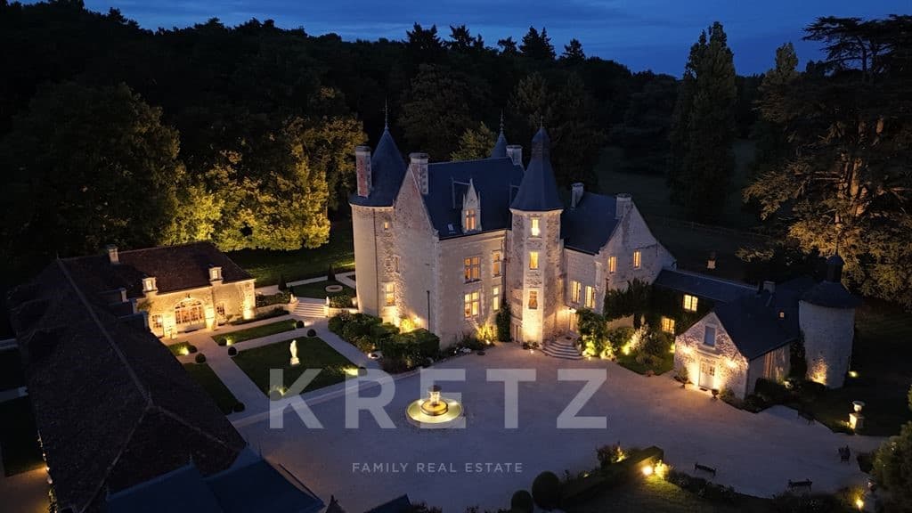 Exquisite 16th Century Château With Extensive Grounds And Modern Amenities 3