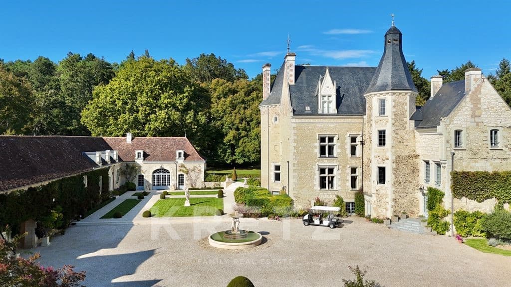 Exquisite 16th Century Château With Extensive Grounds And Modern Amenities 5