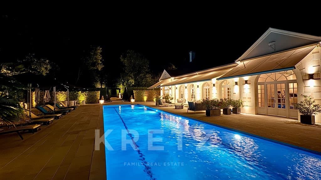 Exquisite 16th Century Château With Extensive Grounds And Modern Amenities
