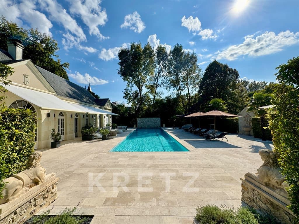 Exquisite 16th Century Château With Extensive Grounds And Modern Amenities 2