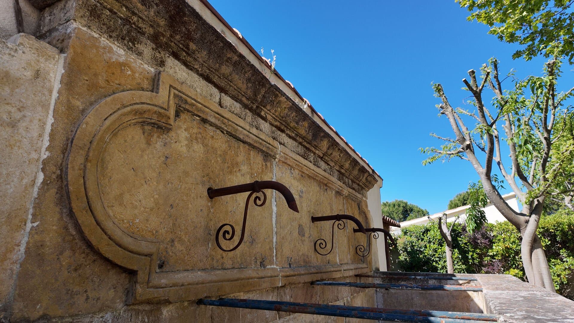 Château with 1000 Sqm Living Space and 7 Apartments
