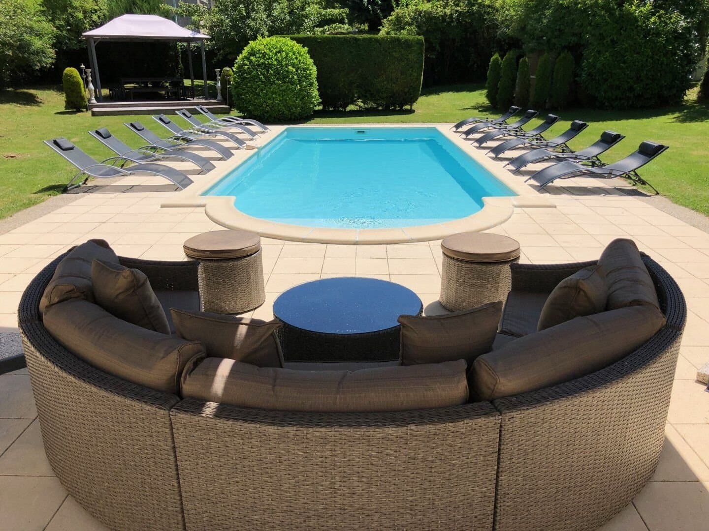 Magnificent Eight-Bedroom Château With Private Gardens And Swimming Pool 2
