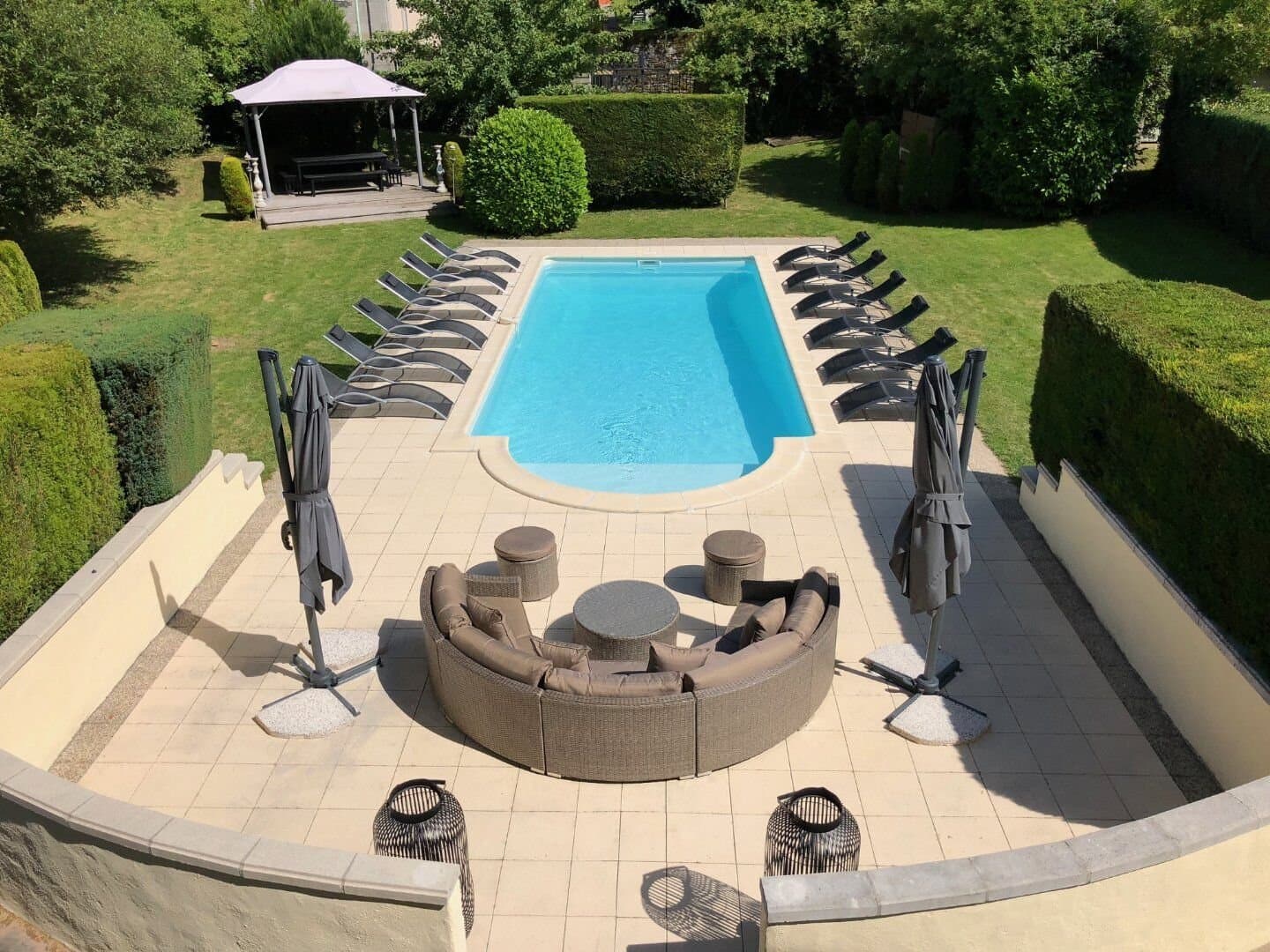 Magnificent Eight-Bedroom Château With Private Gardens And Swimming Pool 3