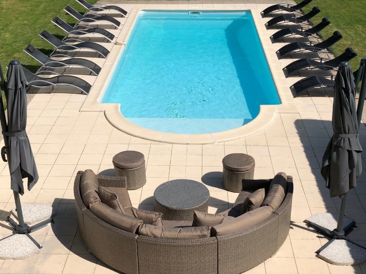 Magnificent Eight-Bedroom Château With Private Gardens And Swimming Pool 4