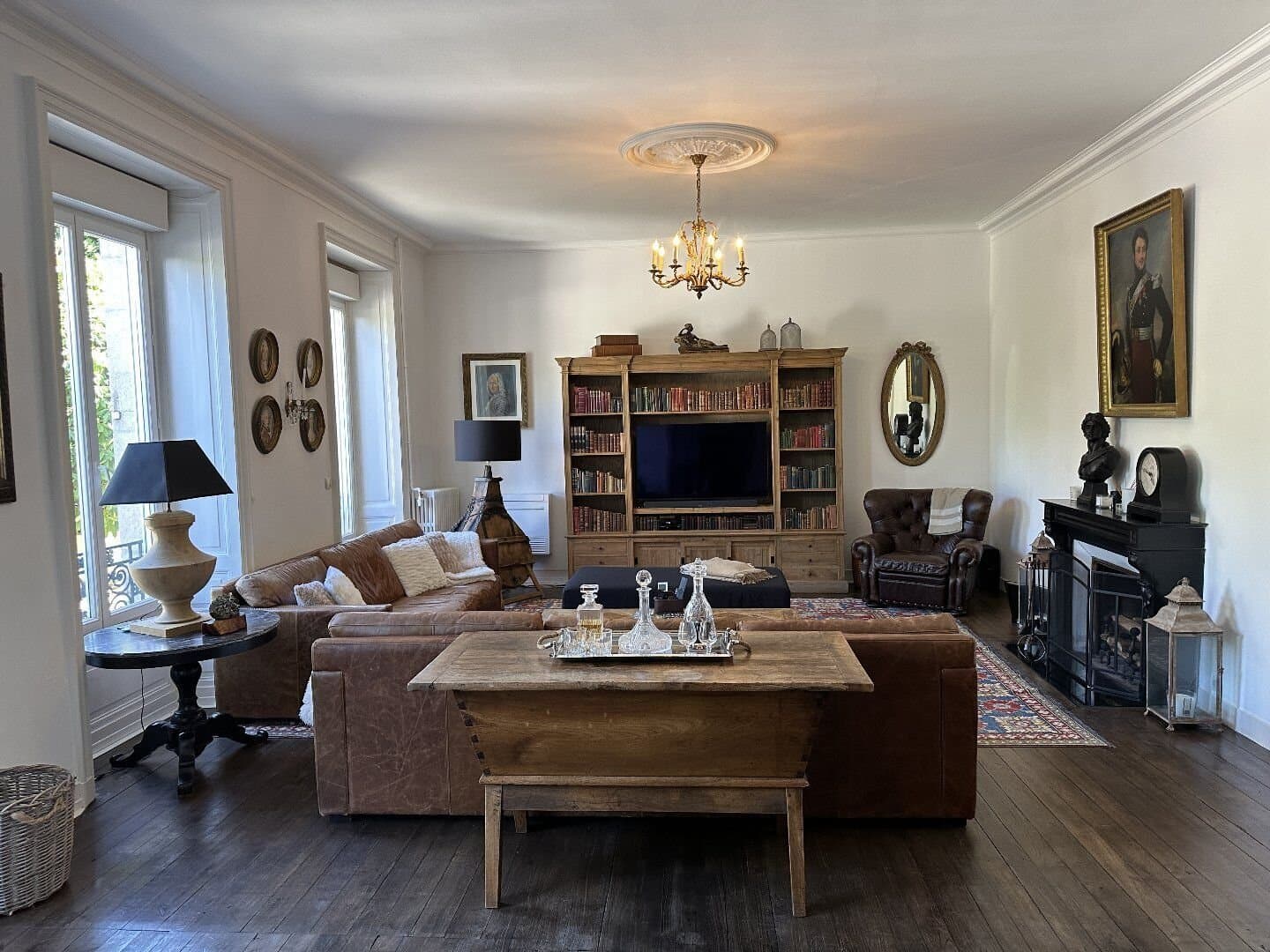 Magnificent Eight-Bedroom Château With Private Gardens And Swimming Pool 5