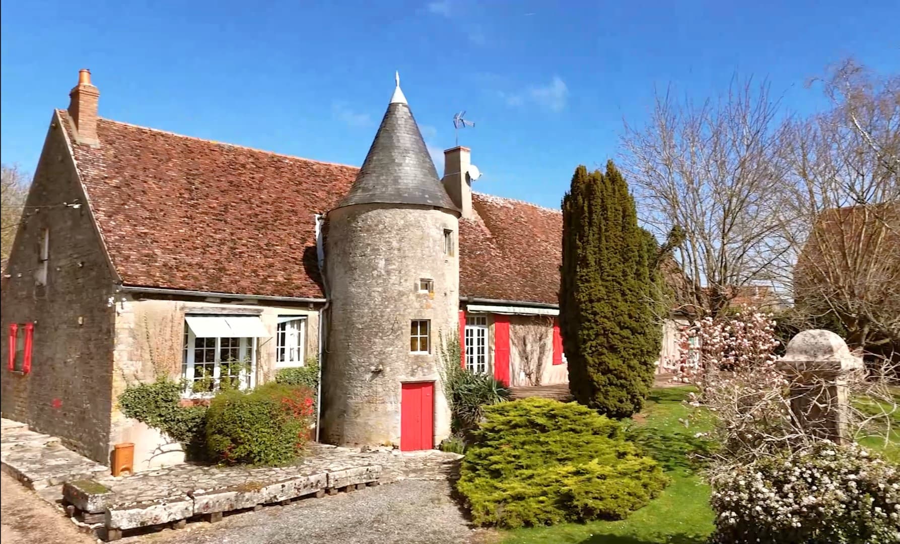 Historic Castle with Swimming Pool and 11 Bedrooms 2