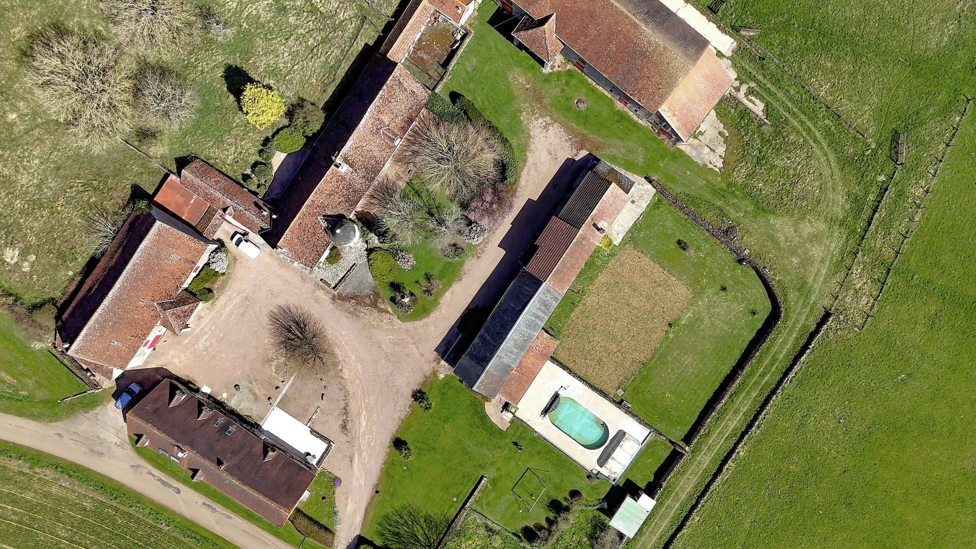 Historic Castle with Swimming Pool and 11 Bedrooms 4