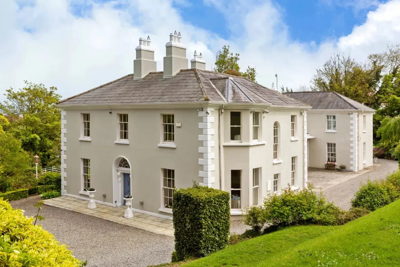 Georgian House with Modern Amenities Set in Idyllic Grounds