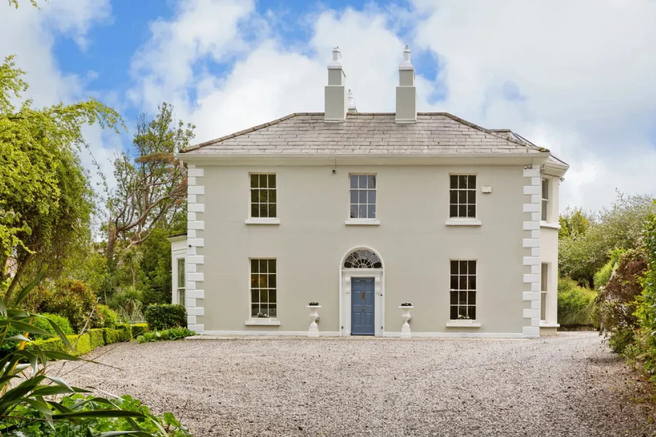 Georgian House with Modern Amenities Set in Idyllic Grounds 3