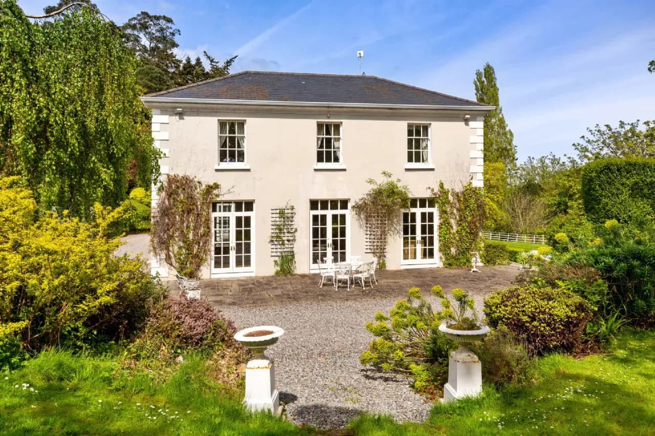 Georgian House with Modern Amenities Set in Idyllic Grounds 4