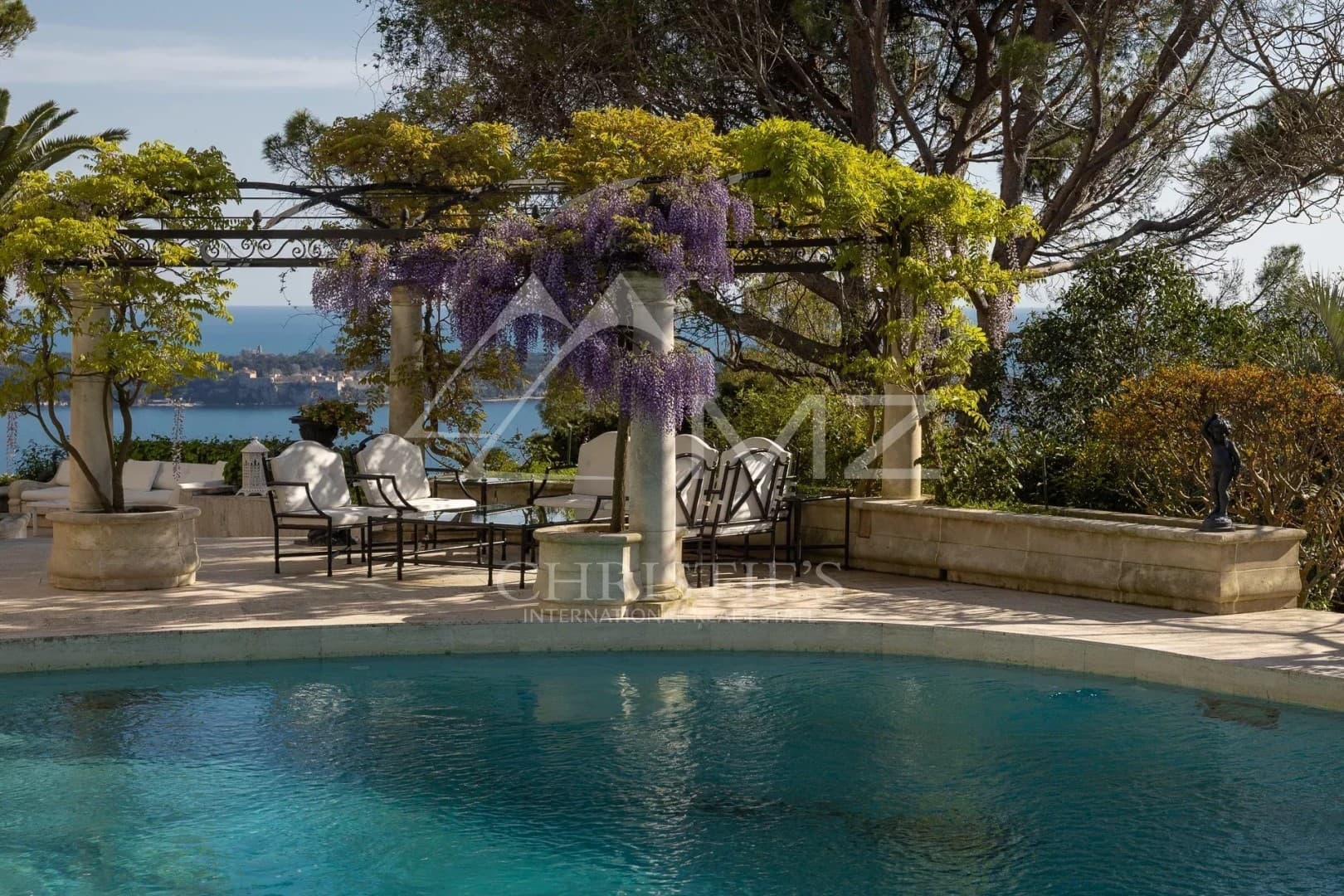 Exquisite 8 Bedroom Château with Pool and Sea Views in Cannes