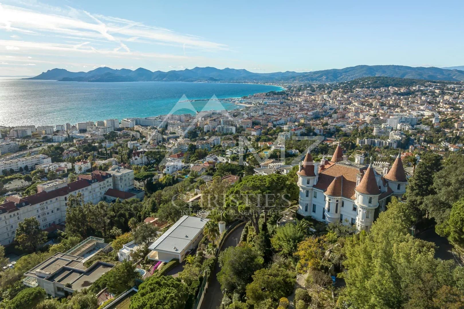 Exquisite 8 Bedroom Château with Pool and Sea Views in Cannes 3