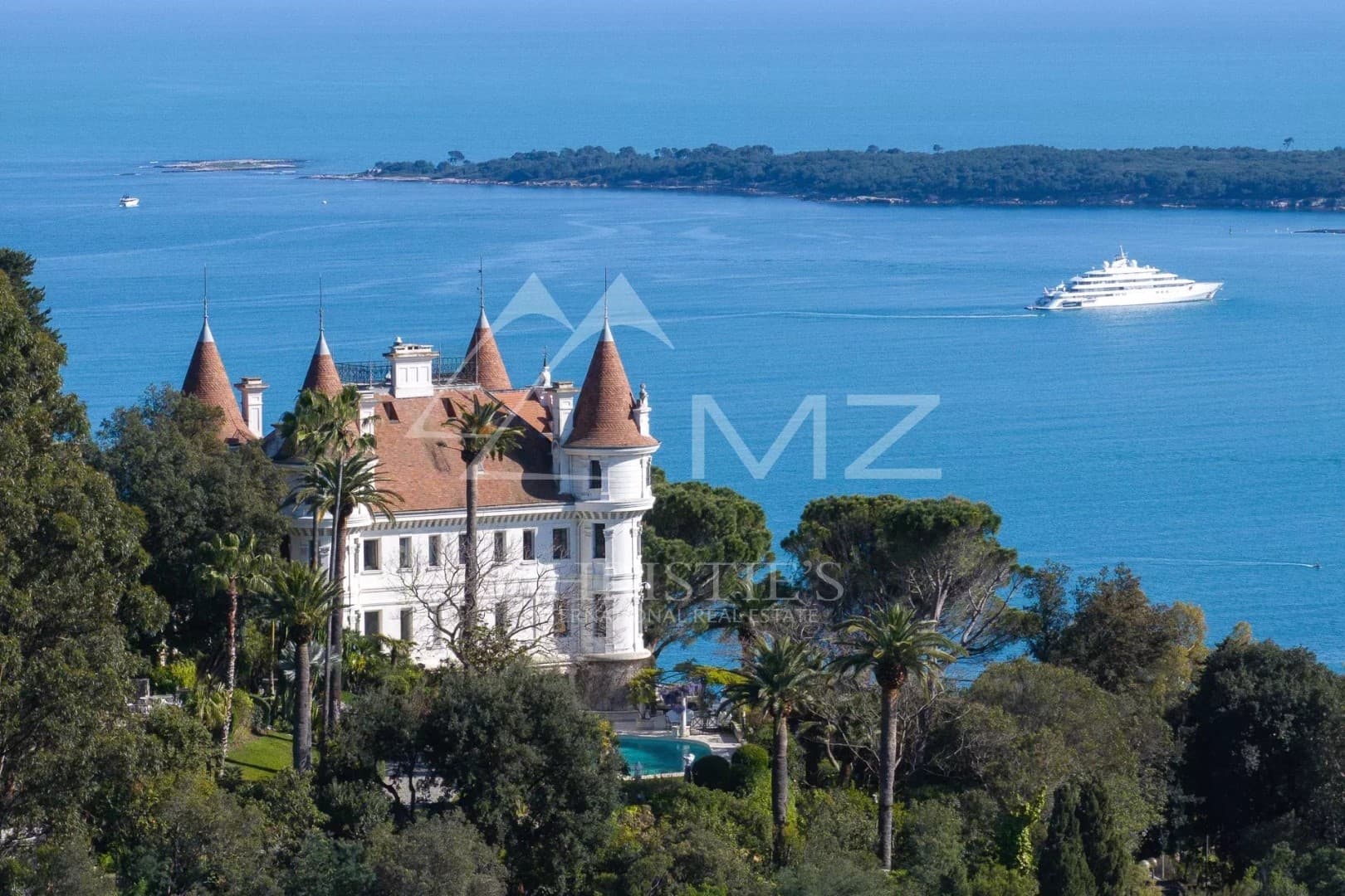Exquisite 8 Bedroom Château with Pool and Sea Views in Cannes 4