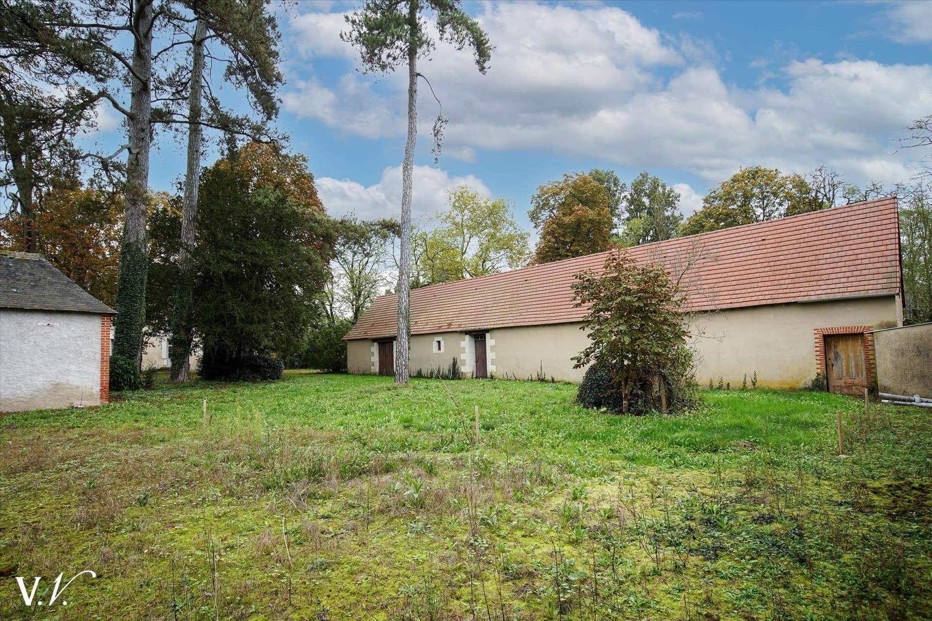 Charming 17th Century Manor With Expansive Grounds 5