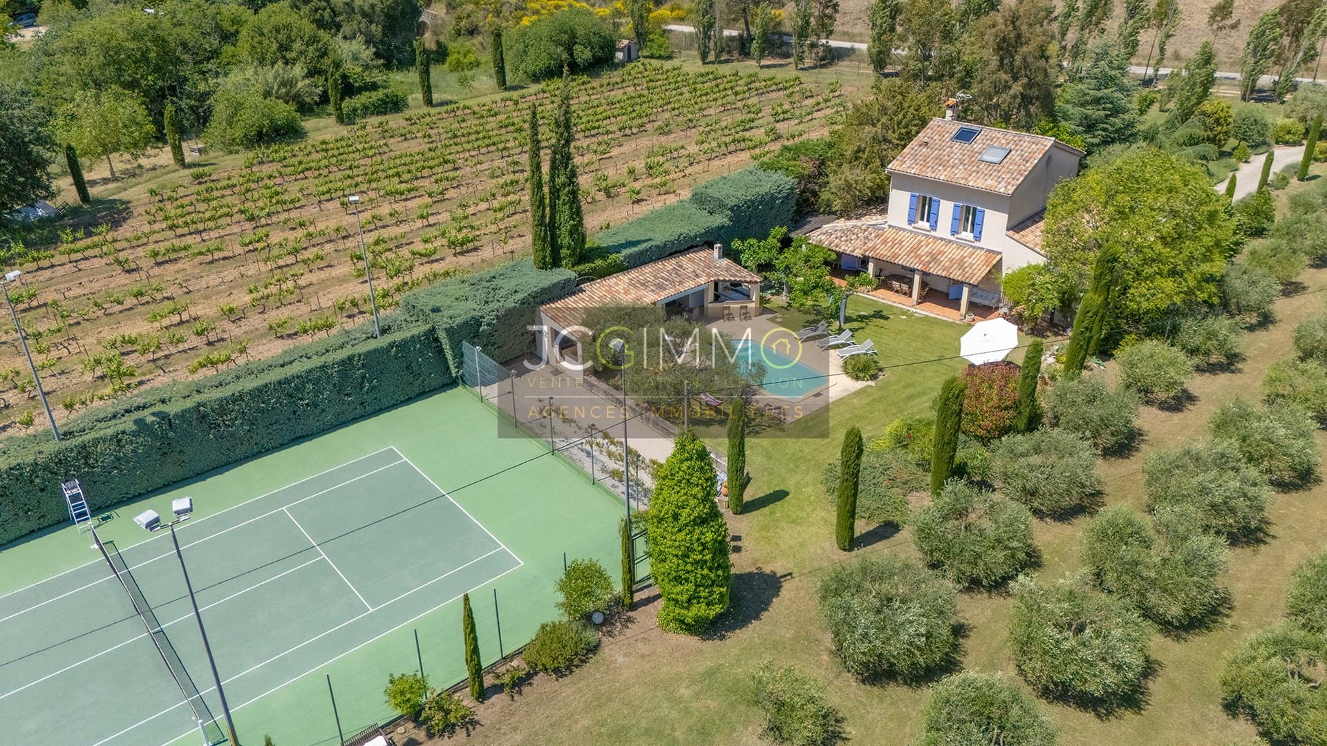 Charming Provençal Villa With Pool, Tennis Court, And Expansive Grounds 3