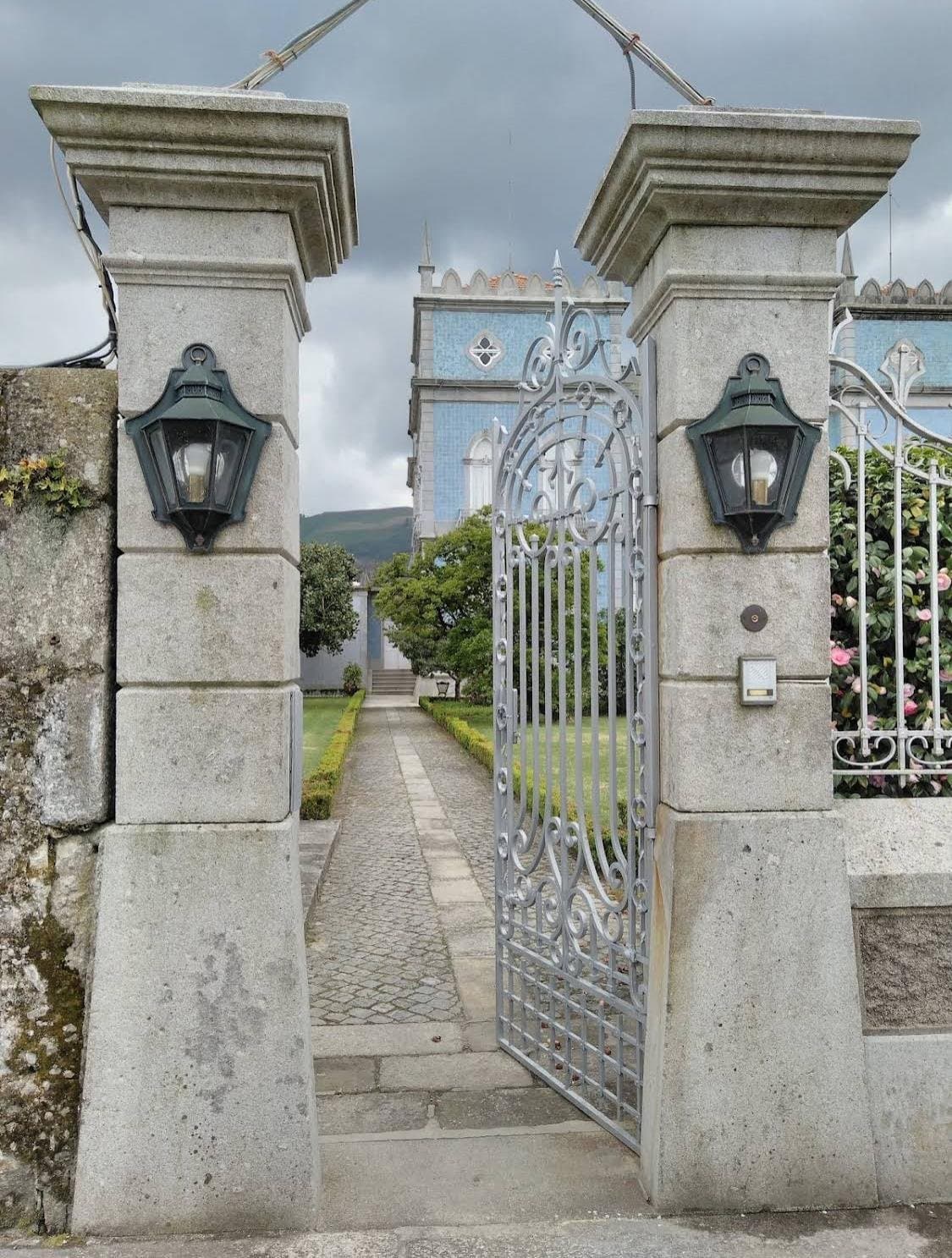 Refined Palace With Wine Production And Expansive Grounds 2