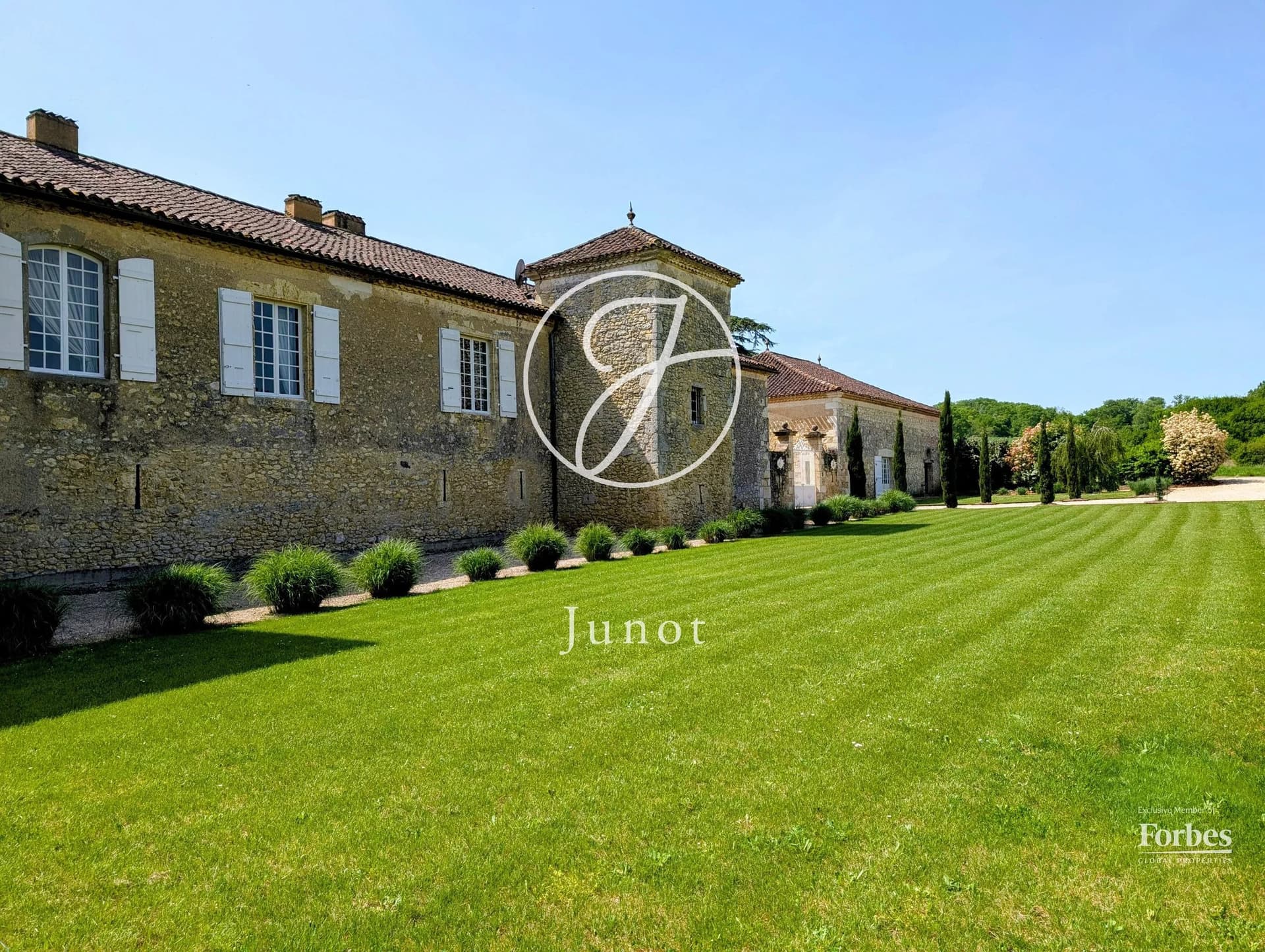 Historic Château Estate with Guest House and Swimming Pool in Gascony 4