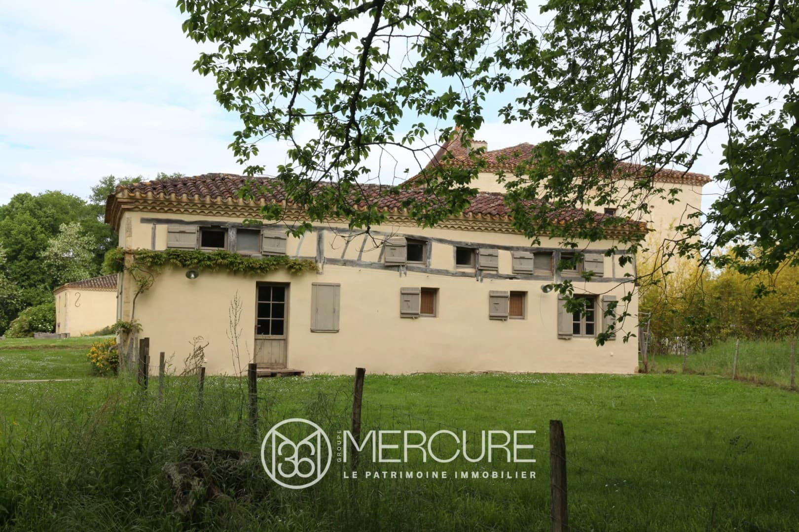 Exceptional Castle With Panoramic Views And Large Swimming Pool 4