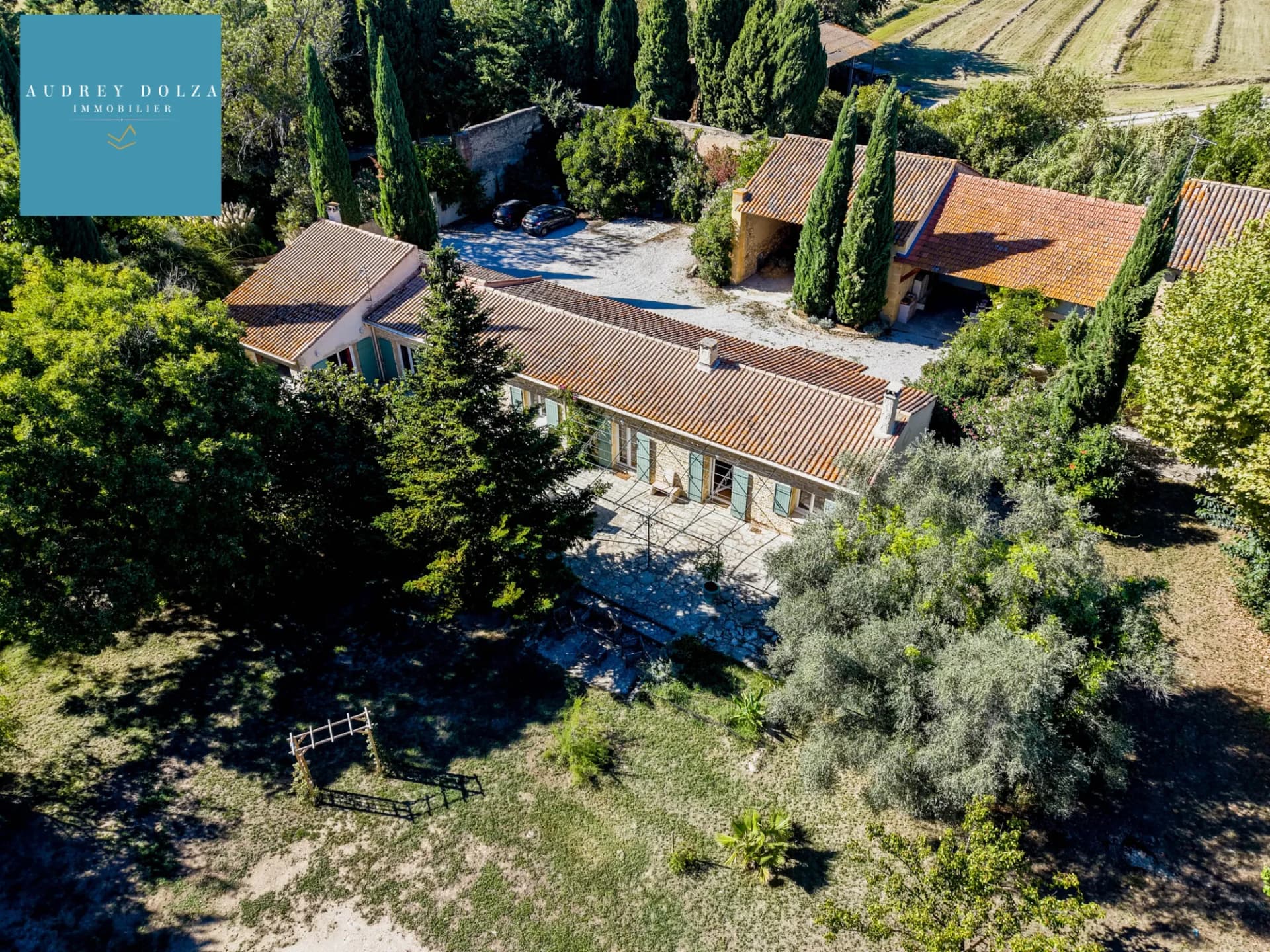 Spacious Family Property With Annex And Large Wooded Land 3