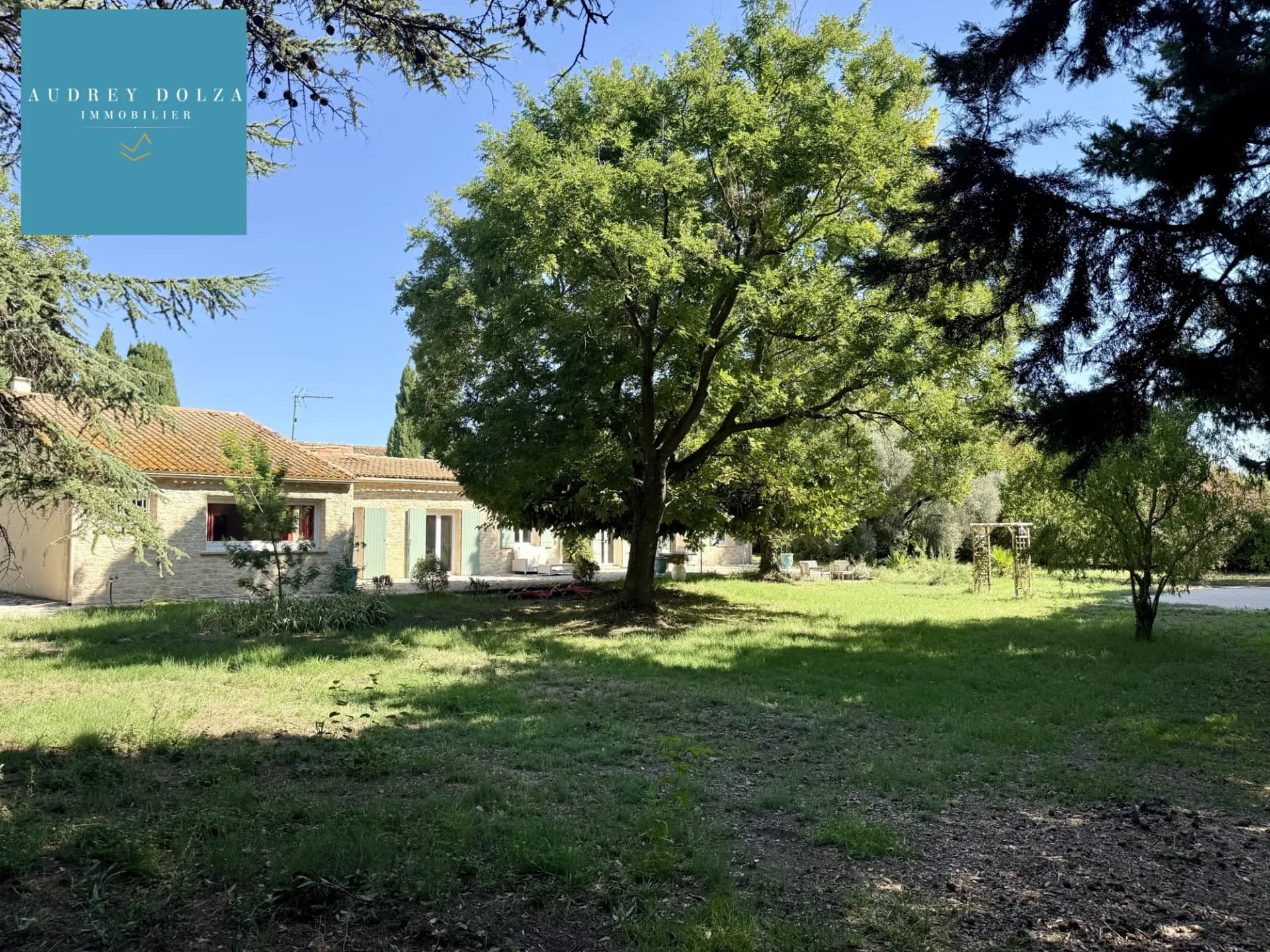 Spacious Family Property With Annex And Large Wooded Land 4