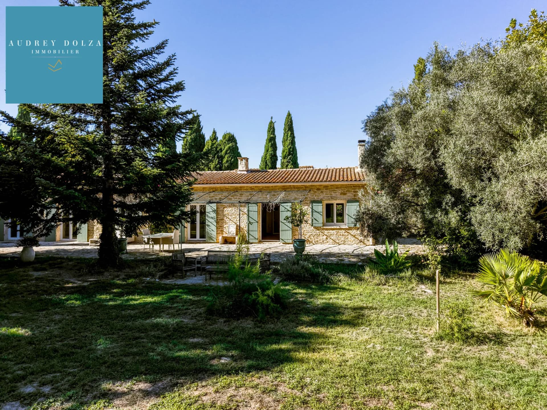 Spacious Family Property With Annex And Large Wooded Land 5