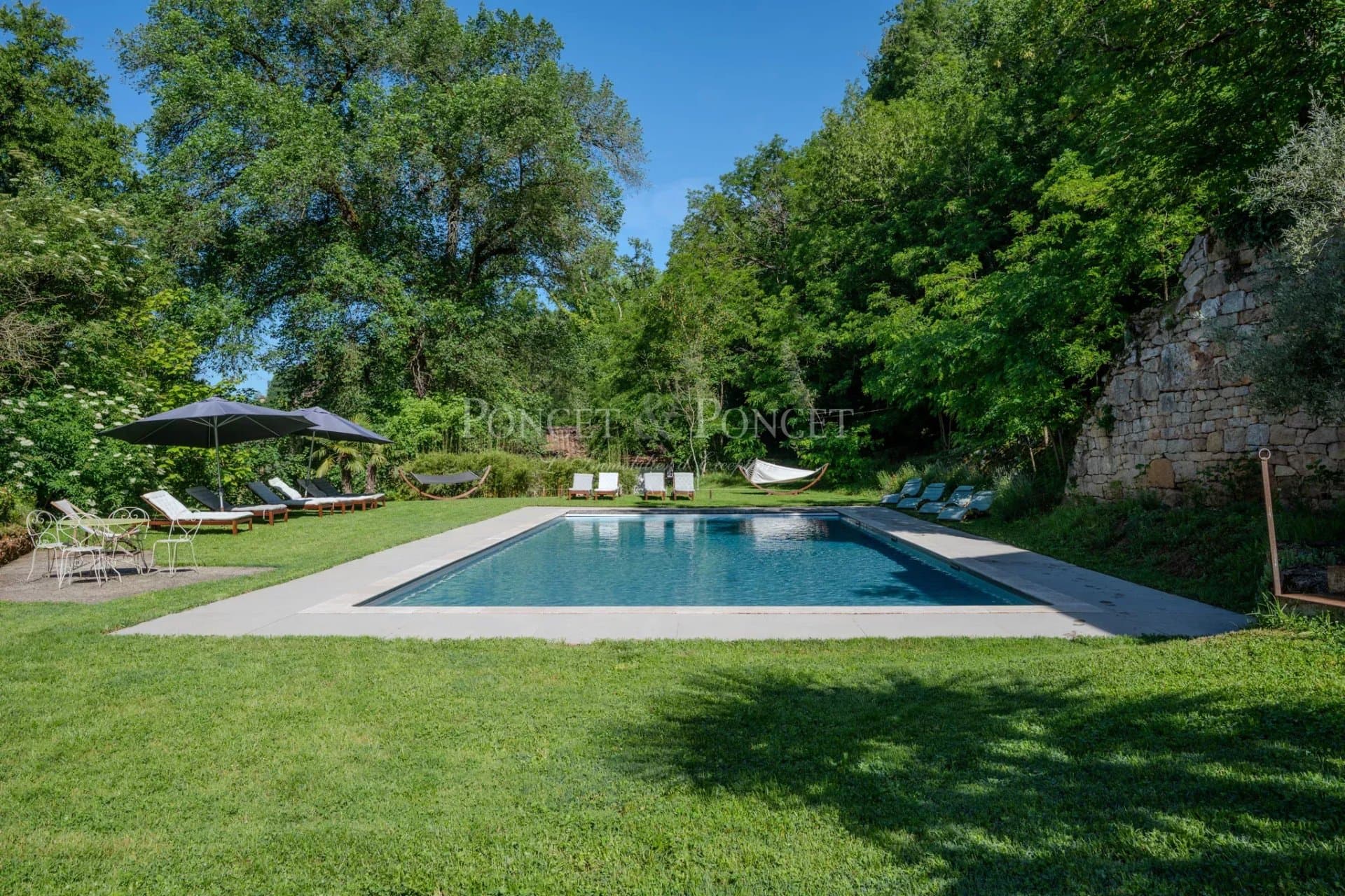 Elegant Renaissance Château with 18 Bedrooms and Swimming Pool 4