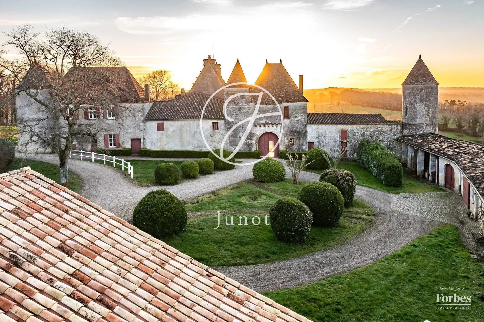 Historic Château With Vineyard And Swimming Pool Near Saint-Émilion 4