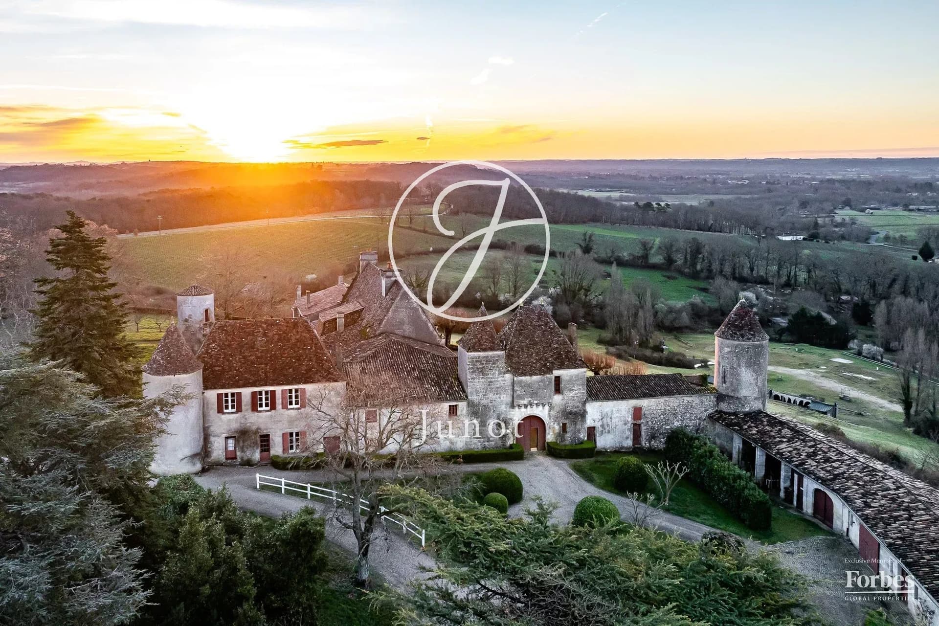 Historic Château With Vineyard And Swimming Pool Near Saint-Émilion 5