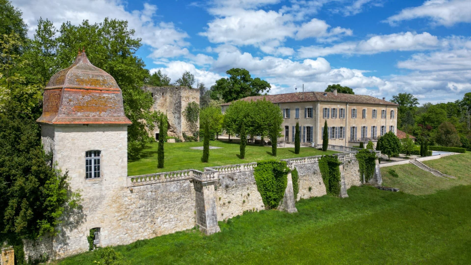 Elegant 19th Century Château With Vineyard And Beautiful Gardens 4