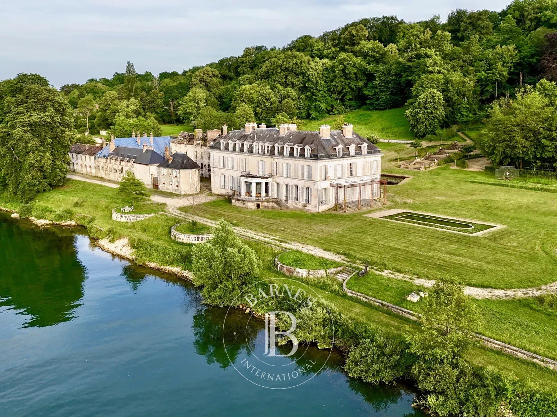 Historic Château with Private Forest and Landscaped Gardens Near Fontainebleau