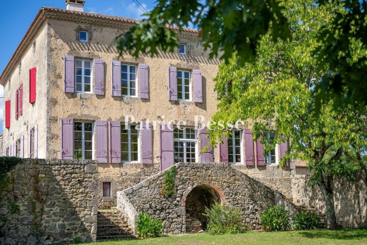 Luxuriously Restored Medieval Castle With Bed And Breakfast Accommodation