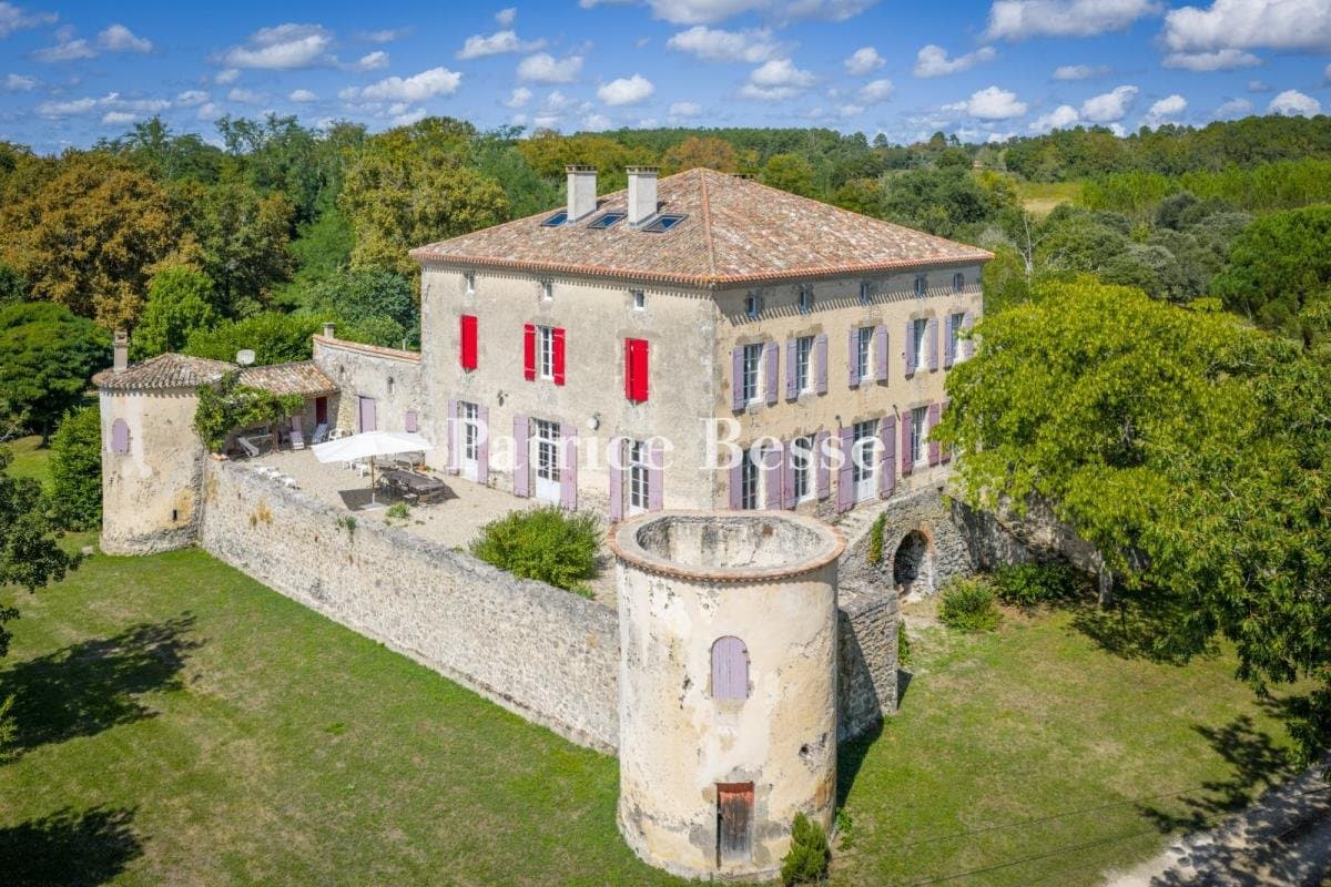 Luxuriously Restored Medieval Castle With Bed And Breakfast Accommodation 3