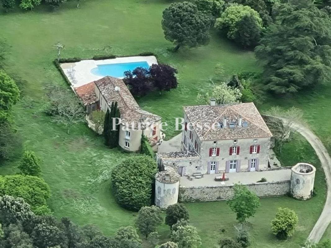 Luxuriously Restored Medieval Castle With Bed And Breakfast Accommodation 4