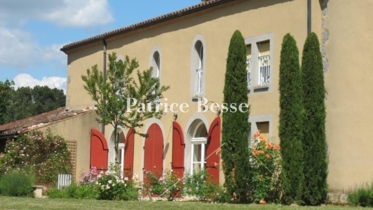 Luxuriously Restored Medieval Castle With Bed And Breakfast Accommodation 2
