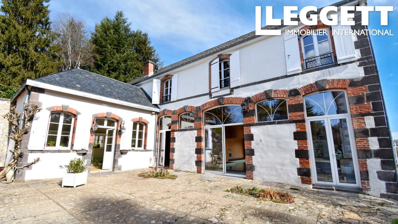 Charming Manor House Nestled in Scenic Meadows and Woodlands 2