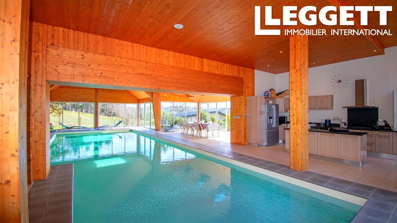 Charming Manor House Nestled in Scenic Meadows and Woodlands 5