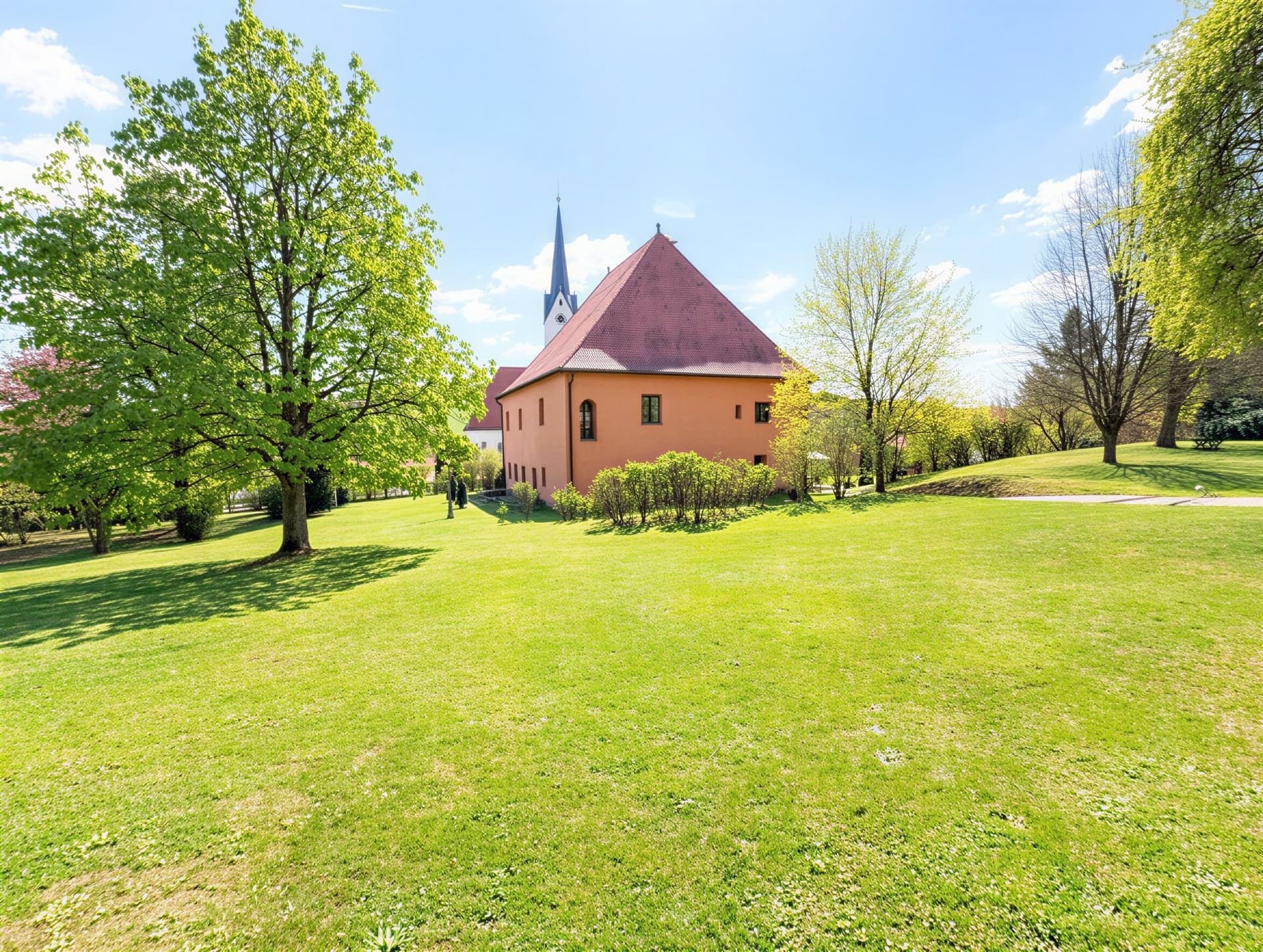 Renovated Early Renaissance Castle With Independent Cavalier House And Beautiful Park 5