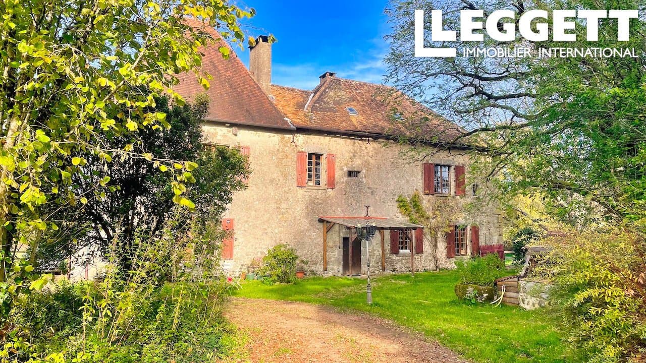 Charming Medieval Manor House With 9 Hectares Of Grounds 3